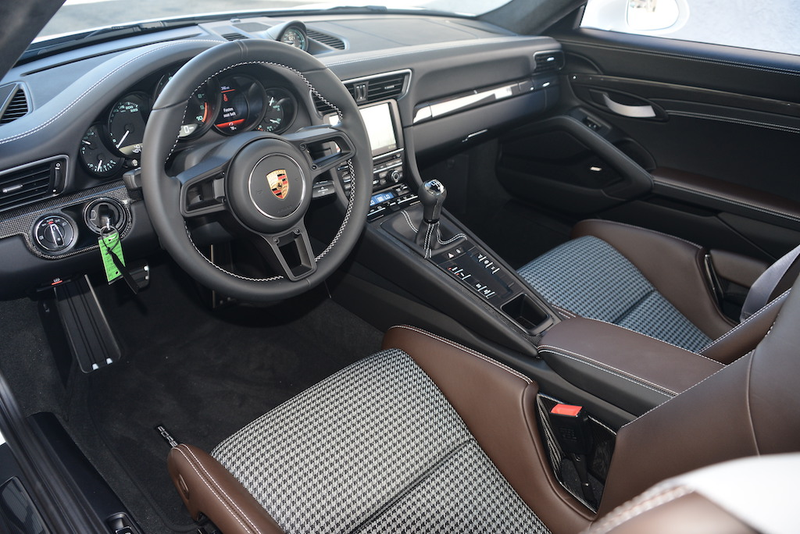Illustration for article titled The First Porsche 911 R Is For Sale In The U.S. And Its Price Is Astronomical